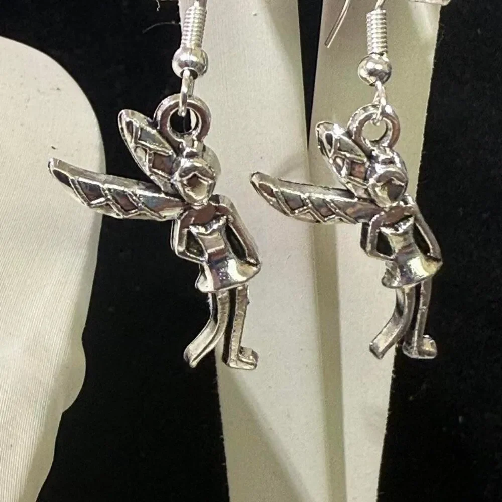 Source Unknown silver tone